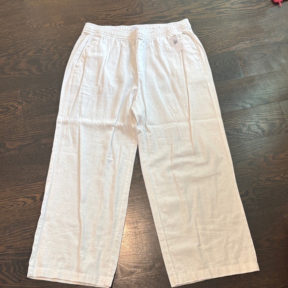 Old Navy Pants - Old Navy White linen Wide Leg Pants, front and back pockets. Draw string waist
